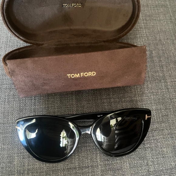 Tom Ford Cat Eye Polarized Sunglasses- Anya Authentic originally costs $480 - Picture 3 of 10